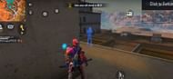 Decoy grenades are the best options to deceive the enemies (Image via Pri Gaming/YouTube)